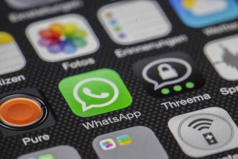 भारत भर में कई users के लिए WhatsApp, Instagram और Facebook बंद हो गया है।